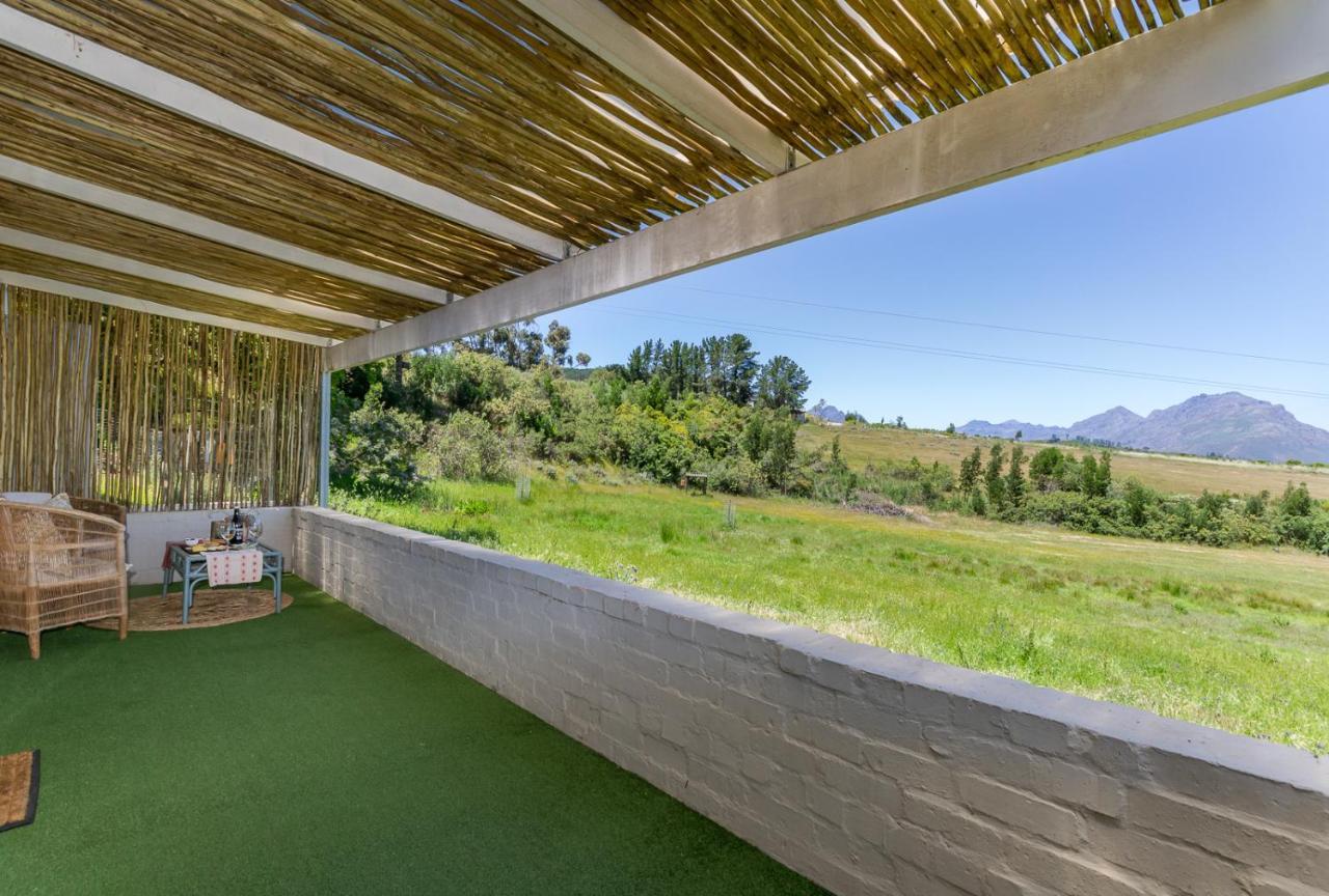 Wildlife Retreat On A Wine-farm Farm stay *
